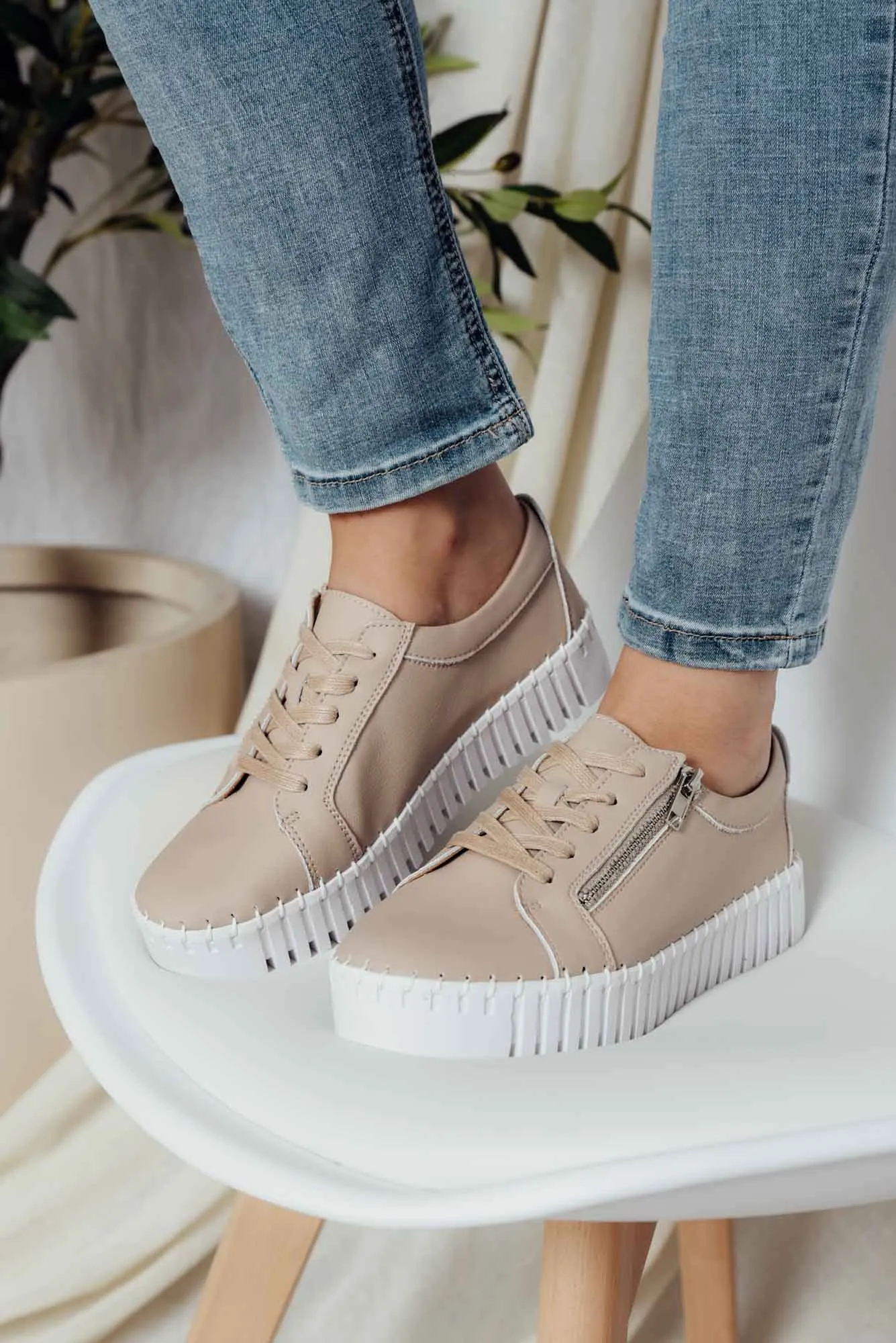 Medusa Nude Platform Sneaker